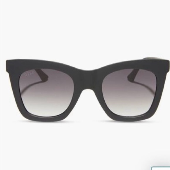 Diff Eyewear Accessories - DIFF Eyewear Black Oversized Square Sunglasses Gradient Lenses Stylish